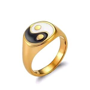 Chic Gold Yin Yang Ring